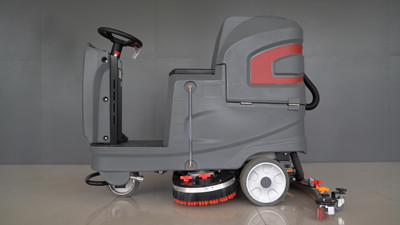 企业购买扬子驾驶式洗地机可以节省人工成本.jpg